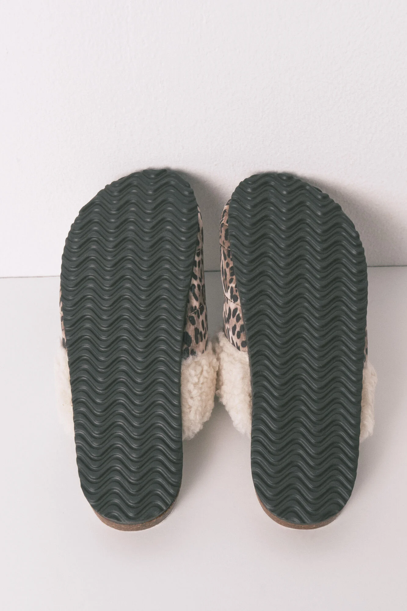 Animal print sheepskin faux shearling -style slippers - Image 4
