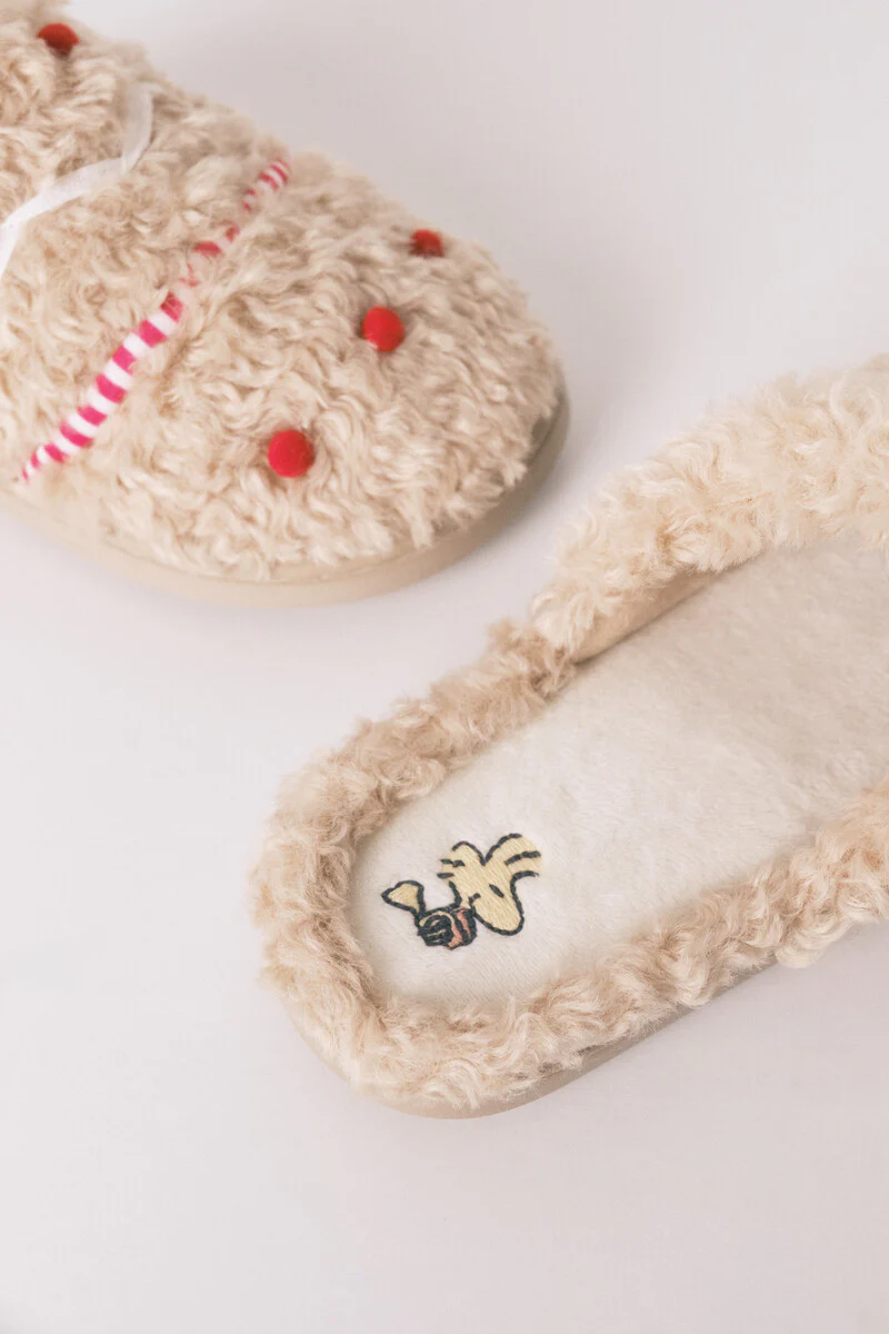 Beige Snoopy faux shearling slippers - Image 5