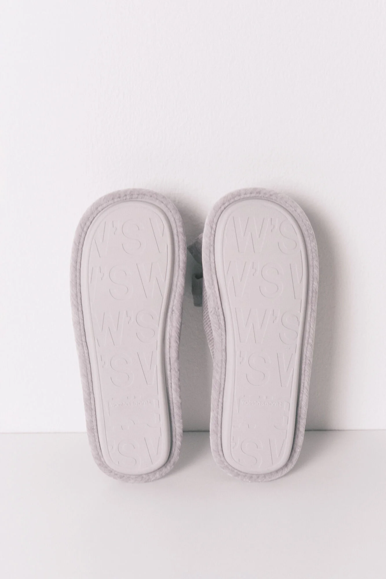 Closed grey chenille slippers - Image 5