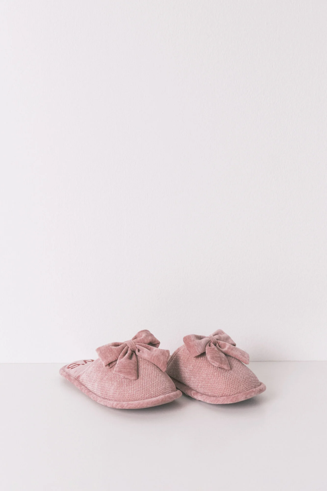 Closed pink chenille slippers - Image 4
