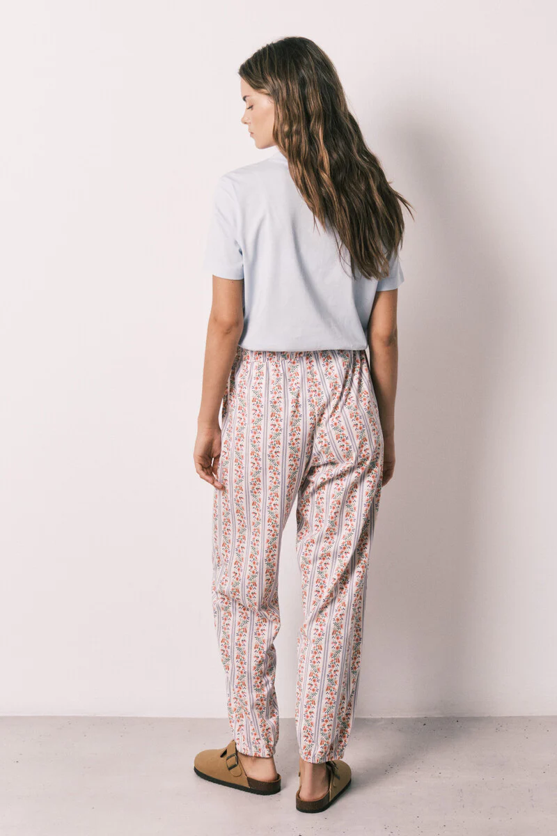 Floral print 100%cotton carrot trousers - Image 4