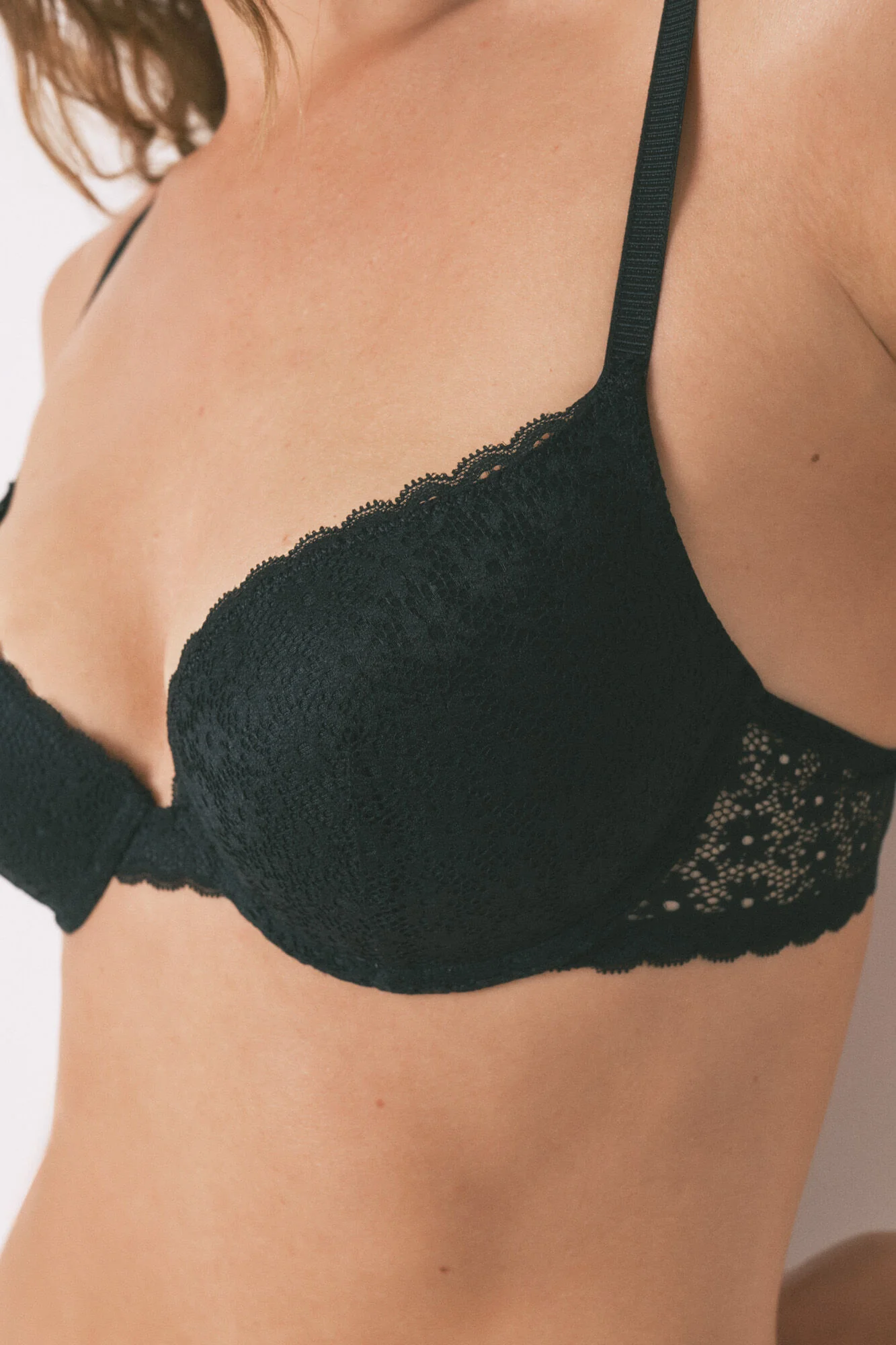 GORGEOUS black floral lace push-up bra - Image 5