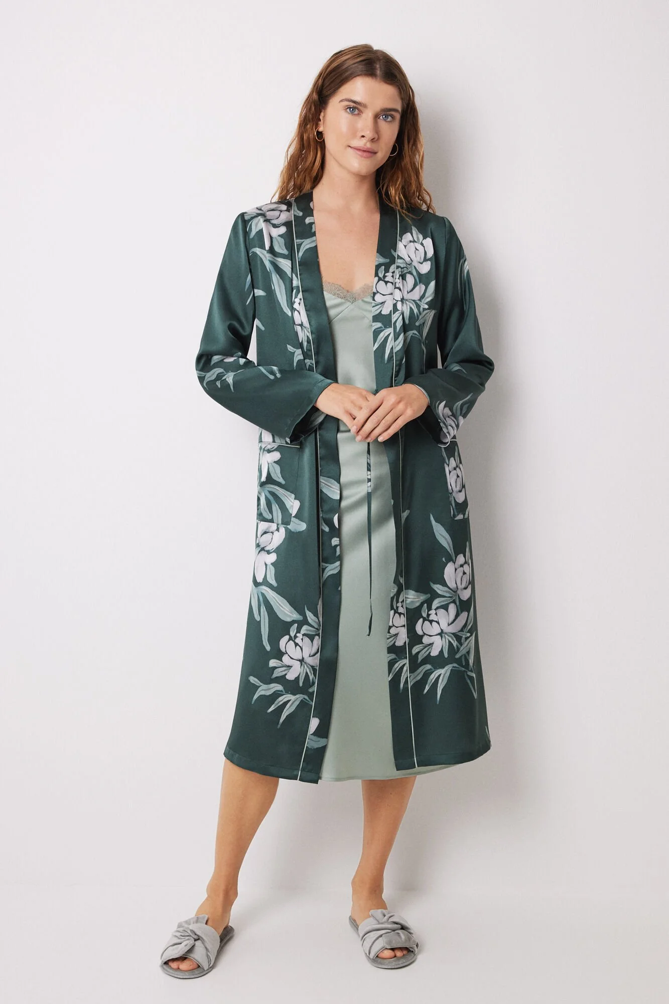 Long floral satin robe - Image 2