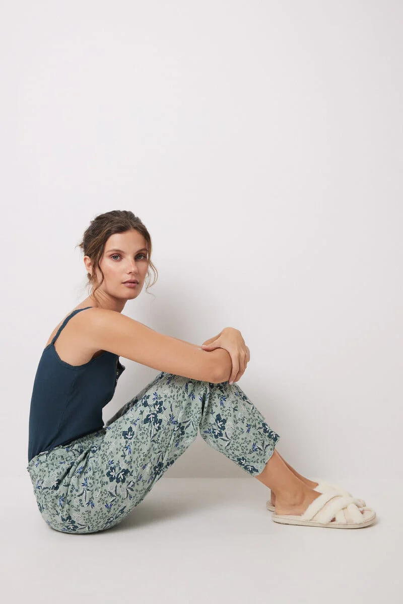 Flower print viscose carrot pants - Image 4