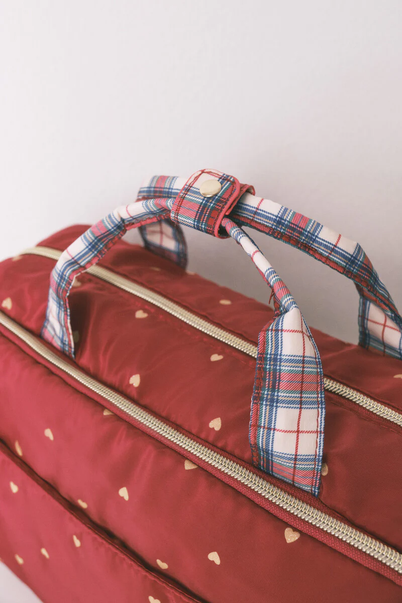 Large red nylon vanity case with heart print - Image 4