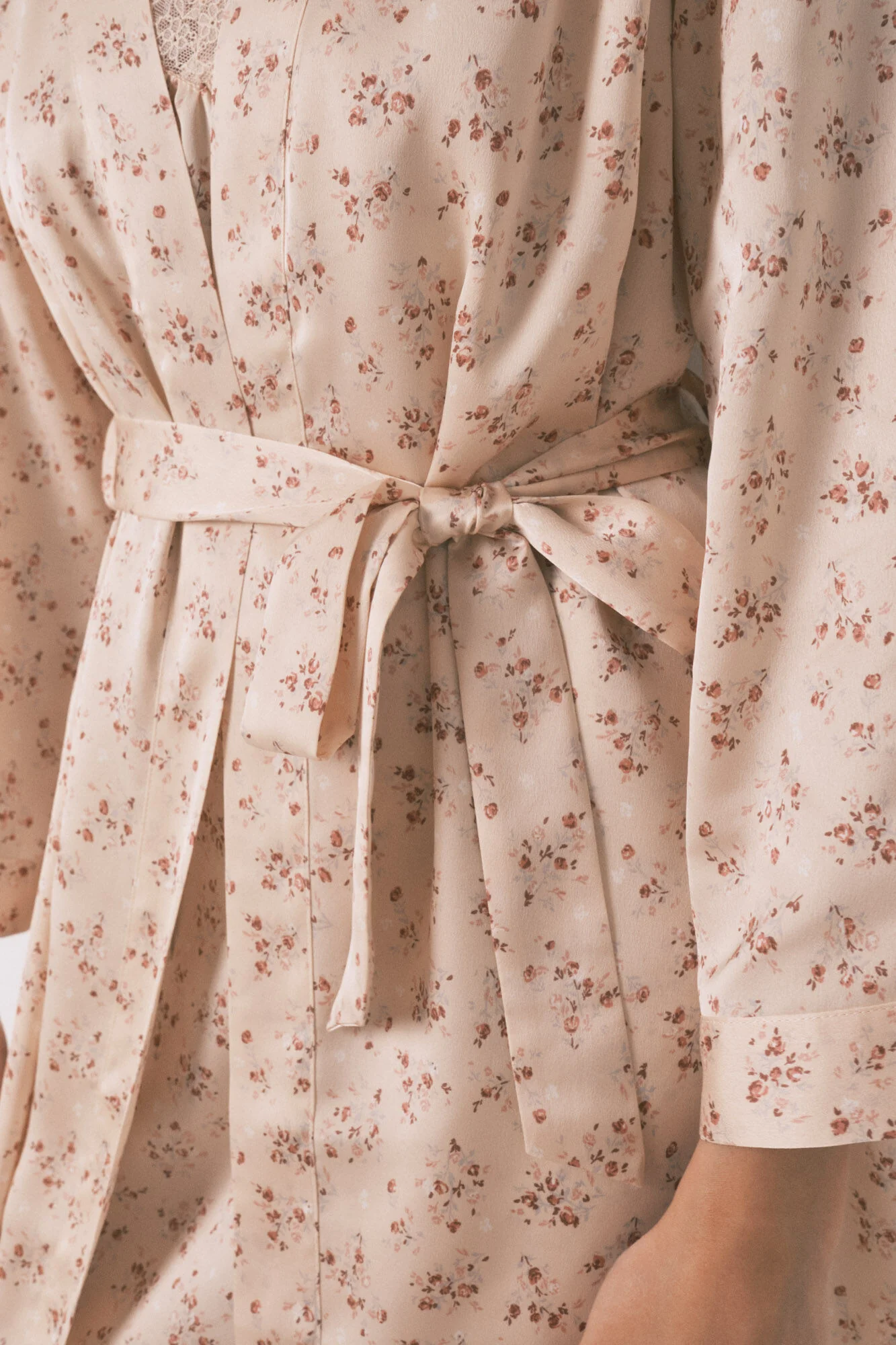 Loose midi satin robe with pink flower - Image 2