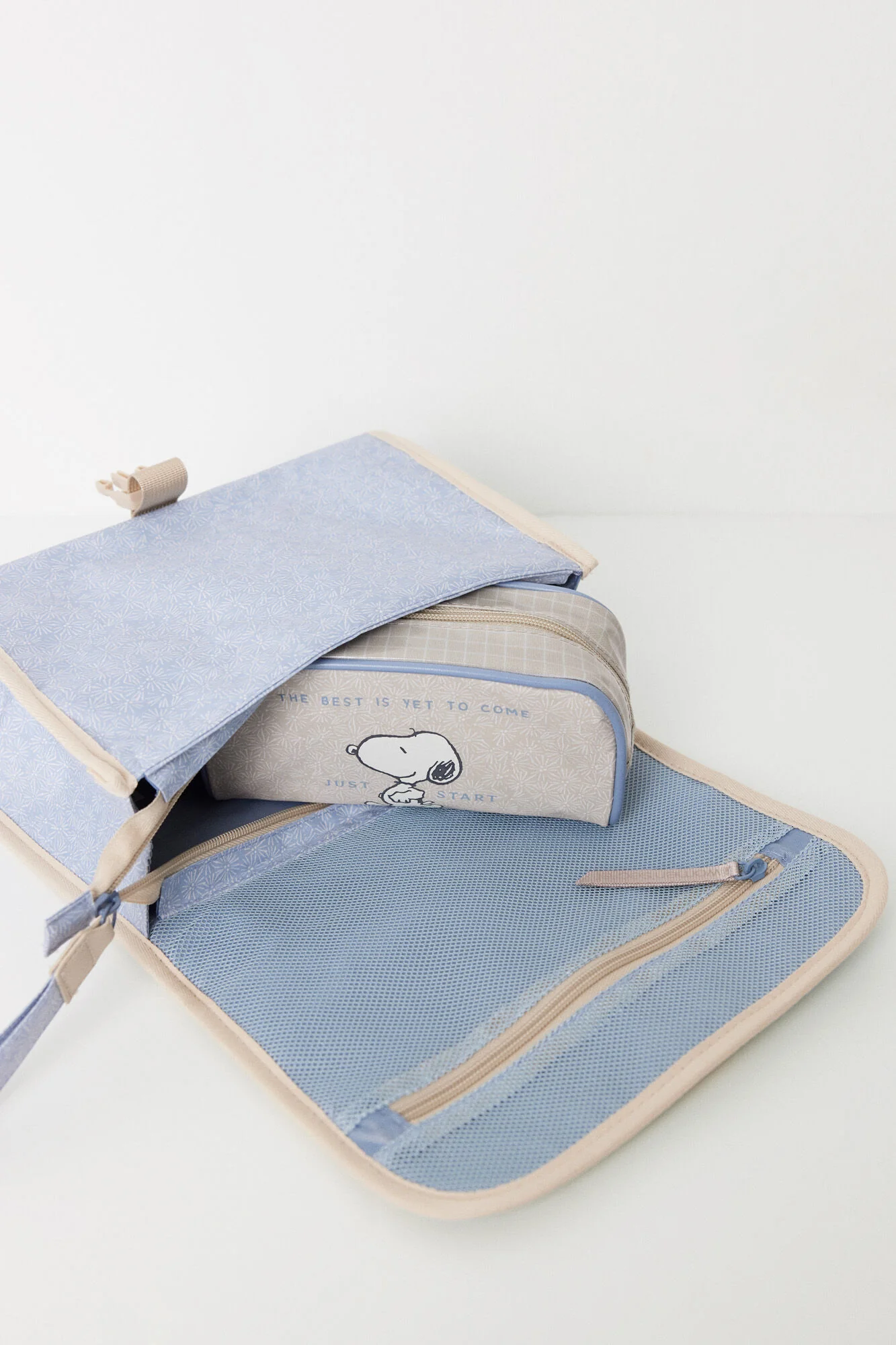 Medium blue Snoopy vanity case - Image 3