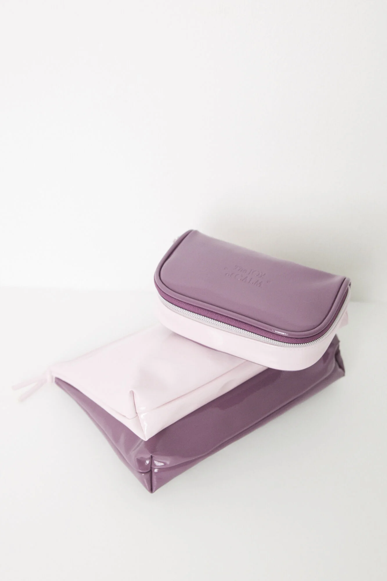 Medium double patent leather toiletry bag