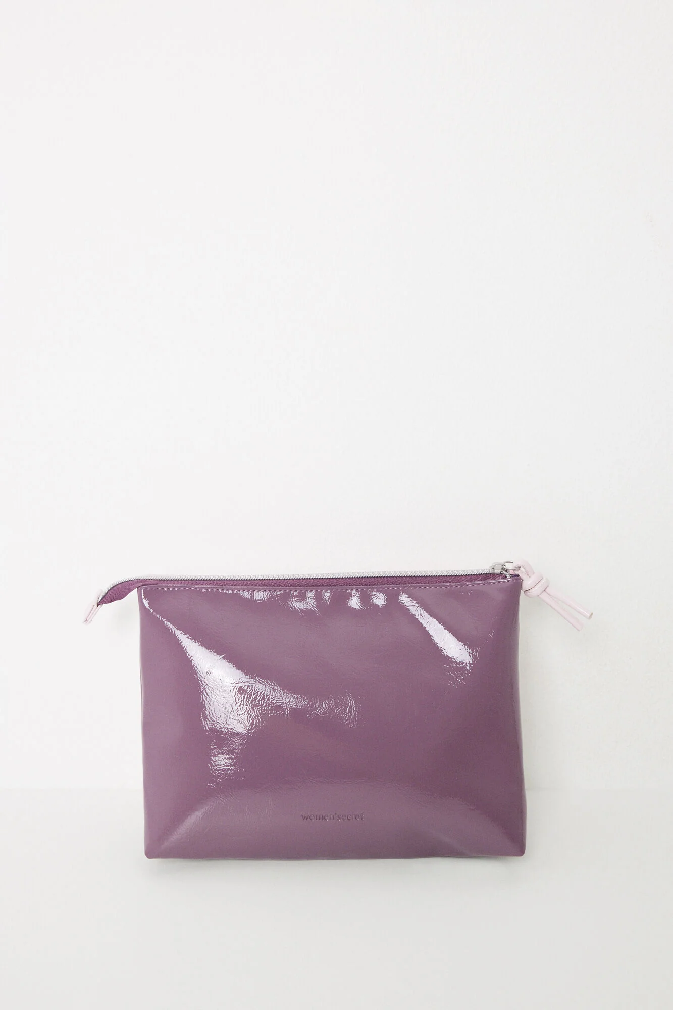 Medium double patent leather toiletry bag - Image 3