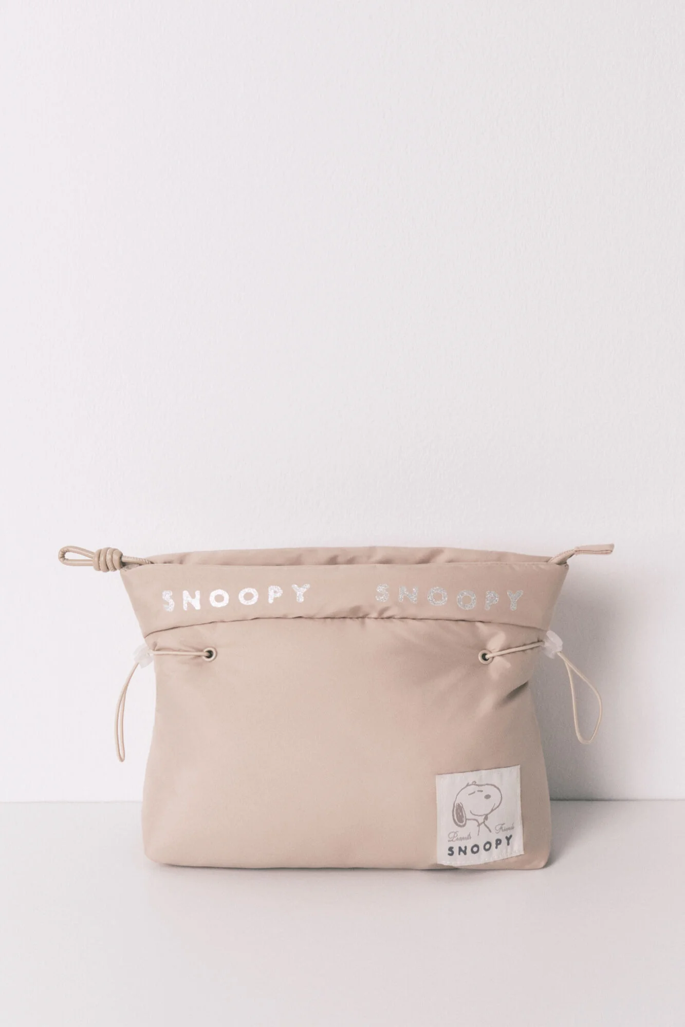 Medium puffer beige Snoopy vanity case - Image 4