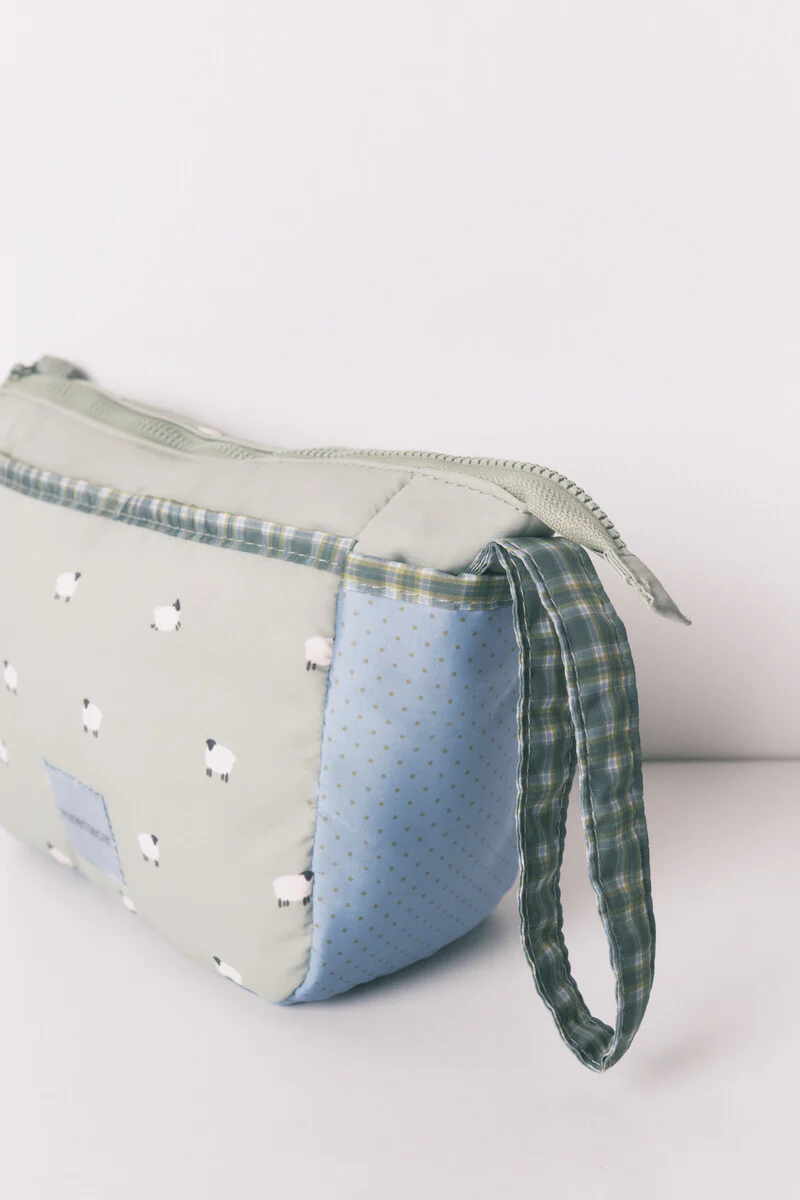 Medium zippered sheep zip fastening vanity case - Image 5