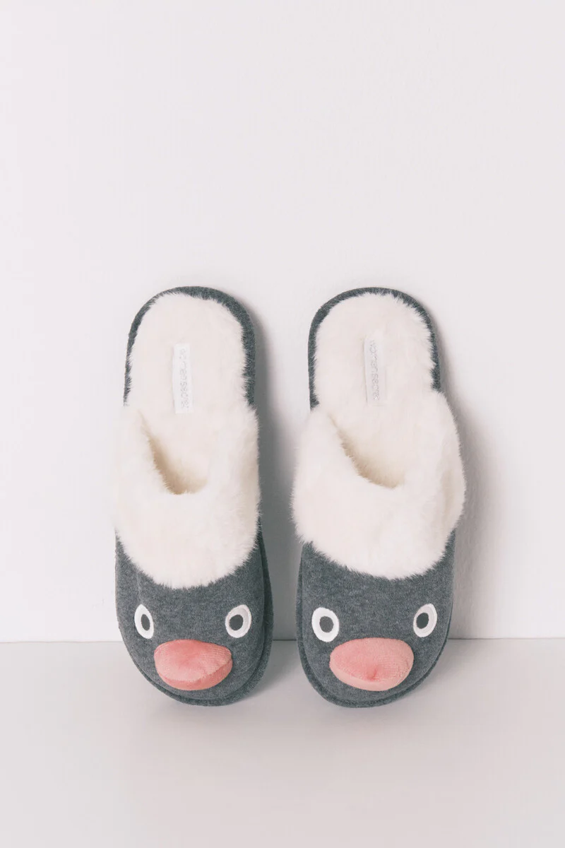 Pingu 3D grey slippers - Image 2