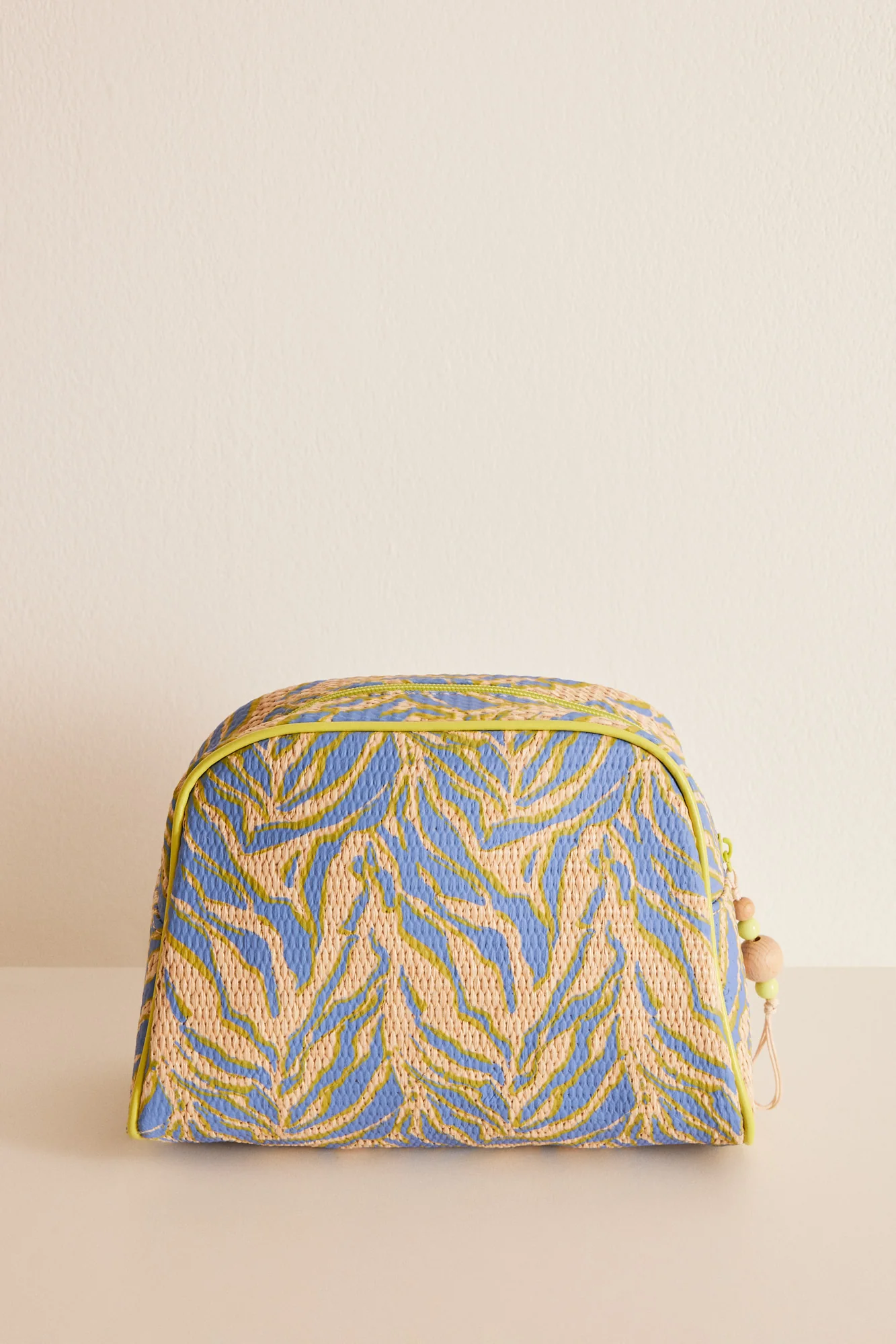 Medium zebra raffia vanity case - Image 3