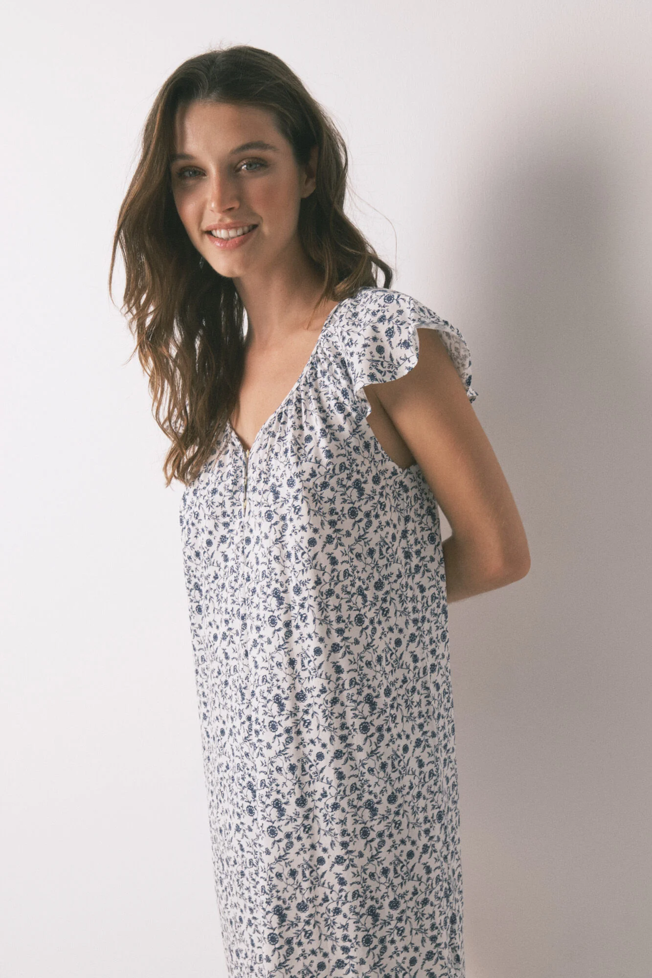 Short nightgown with dark khaki flowers - Image 4