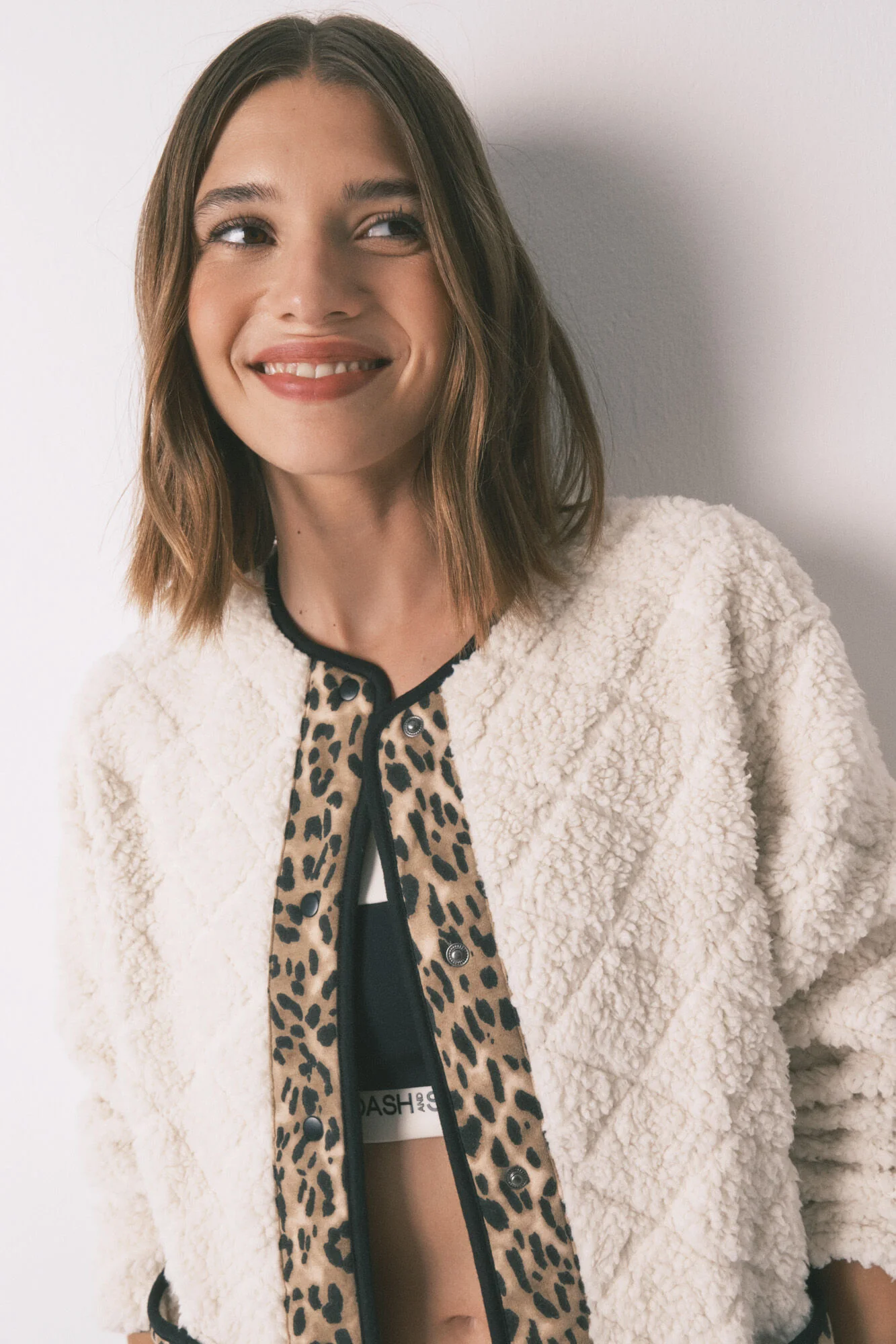 Short reversible animal print jacket - Image 2