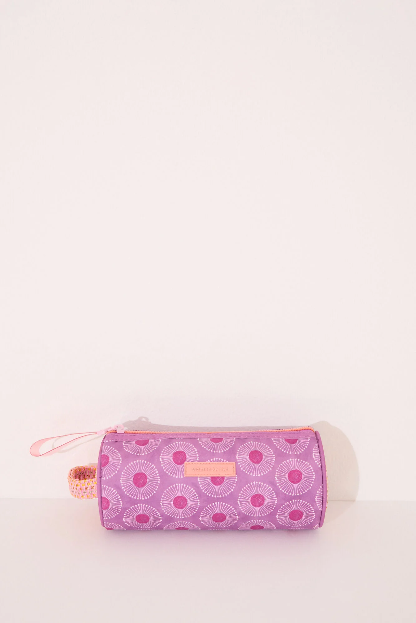Small pink raffia vanity case bag