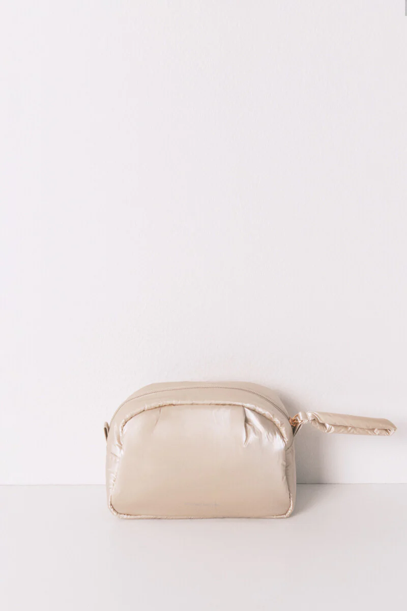 Small pink satin-finish puffer vanity case - Image 3