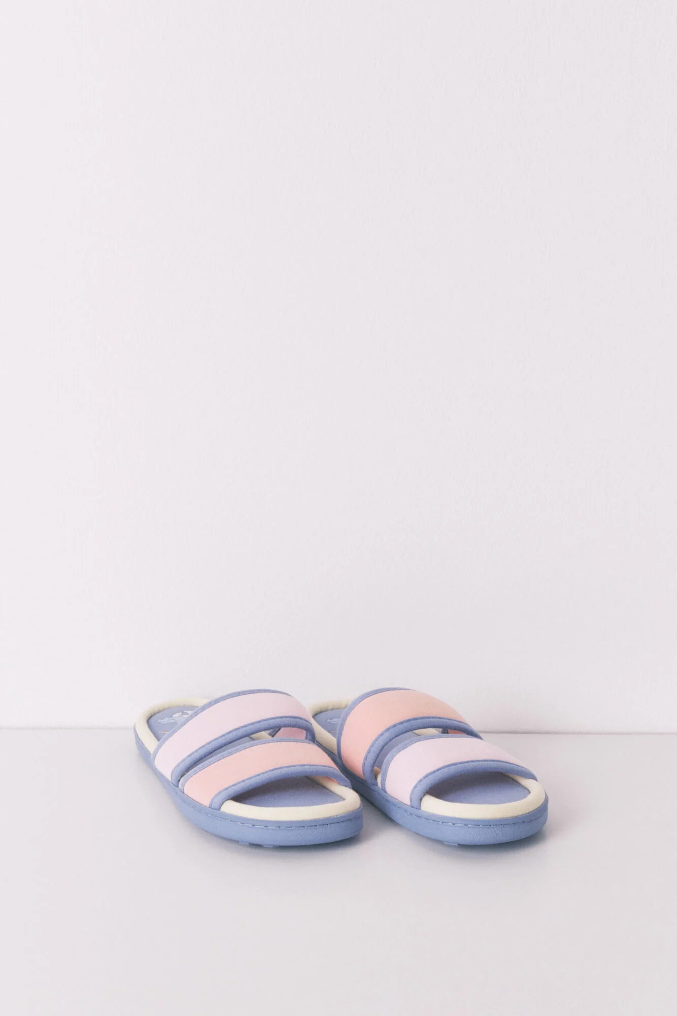 Snoopy slippers in colors - Image 2