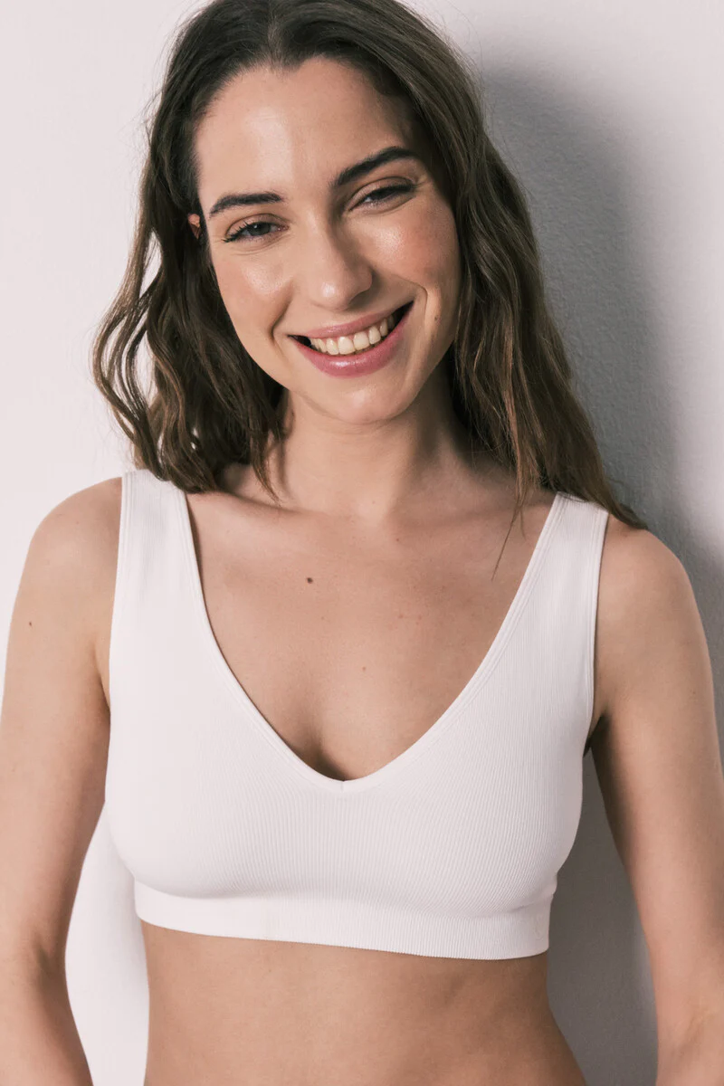 White clean cut plain halter top - Image 2