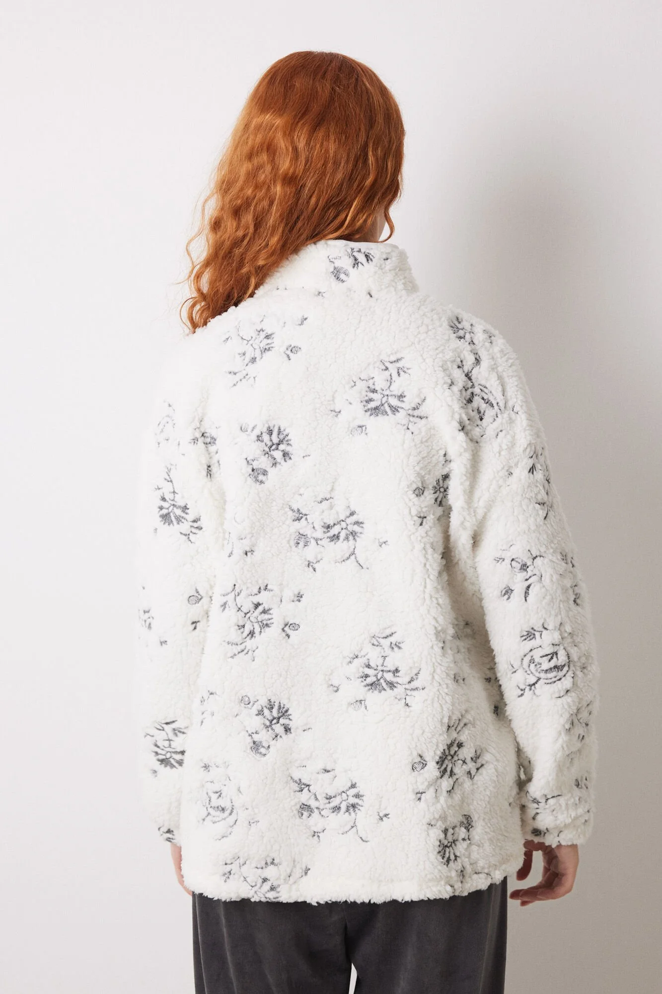 White faux shearling robe with flowers - Image 3